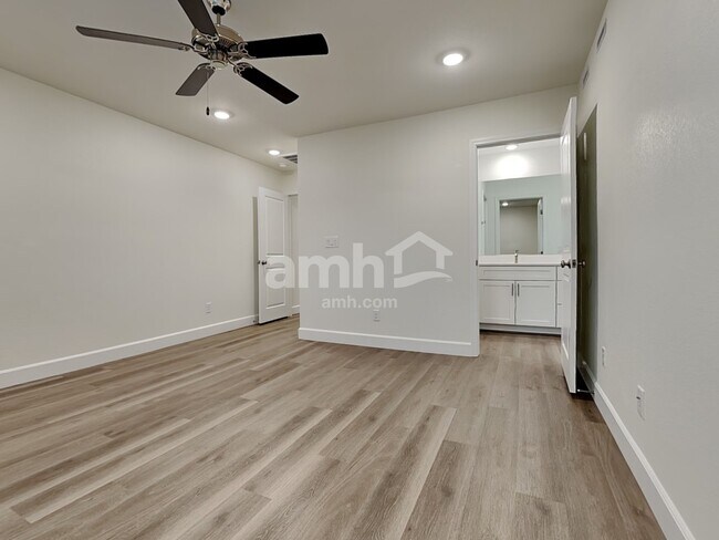 Building Photo - 10375 Medusita St