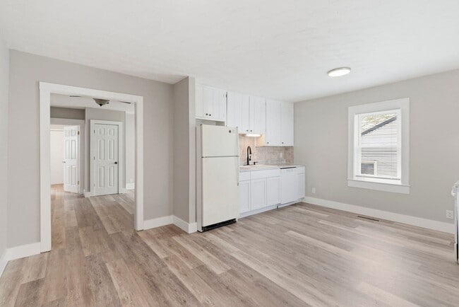 Building Photo - 3 Bedroom | 2 Bathroom | Springfield MO