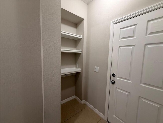 Building Photo - 8125 Graycliff Ave