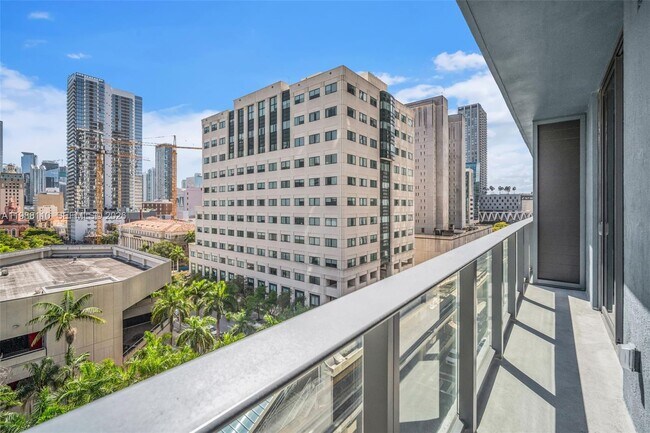 Building Photo - 121 NE 5th St