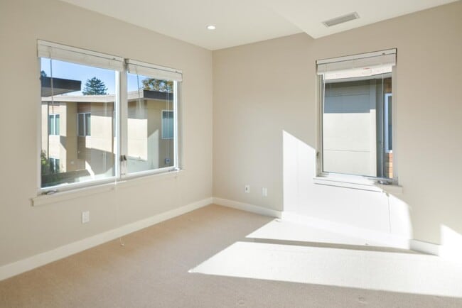 Building Photo - 2088 Channing Ave