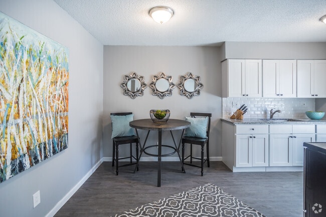 2 BR, 1 BA - 690SF - Addison Apartments III