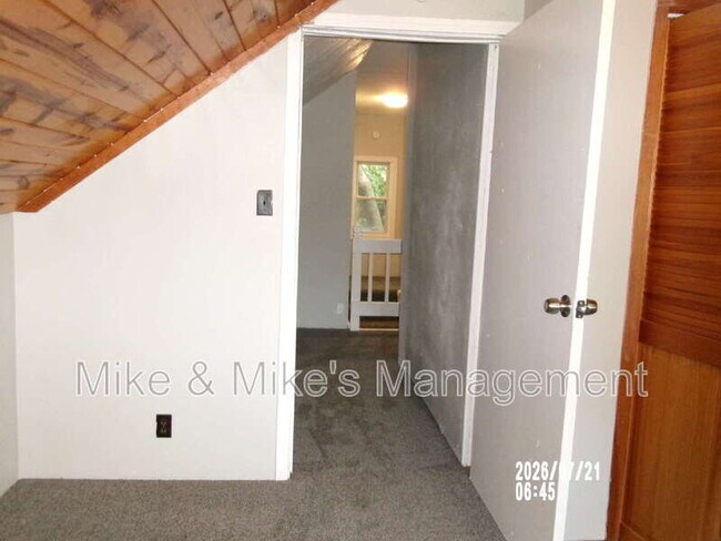 Building Photo - 403 N 61st St