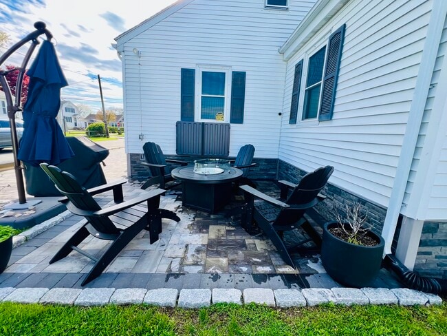 Building Photo - 116 Chalker Beach Rd