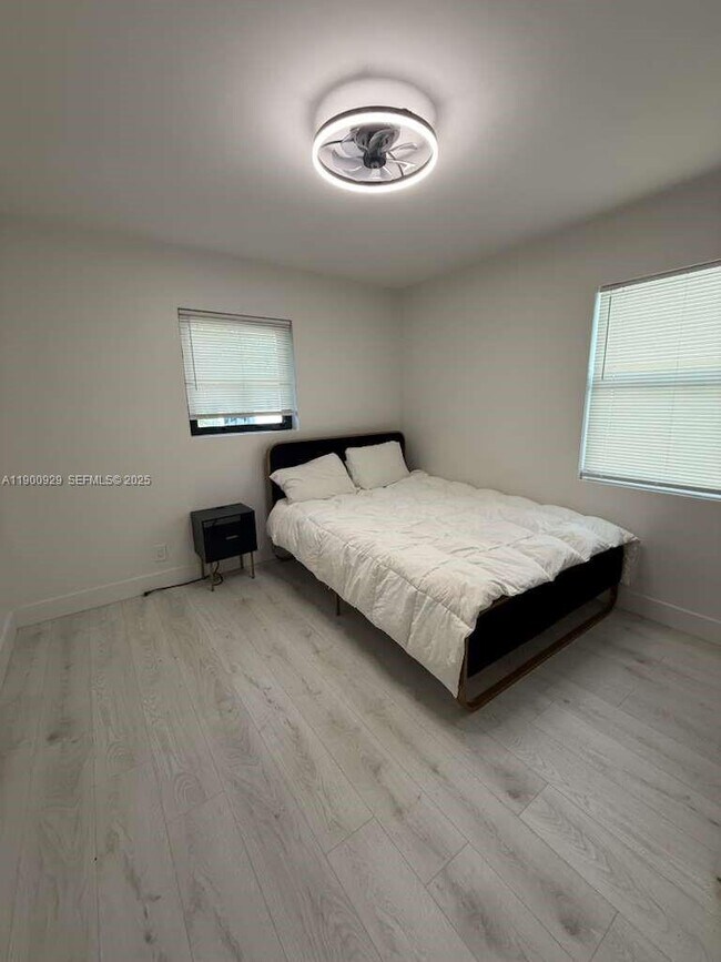 Building Photo - 2227 Roosevelt St