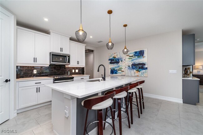 Building Photo - 44525 Palm Frond Dr