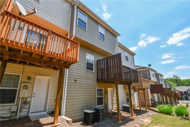 Building Photo - 2201 Landing Walk Dr