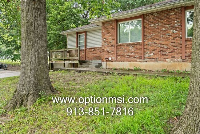 Building Photo - Very Spacious and ready for immediate move-in!!