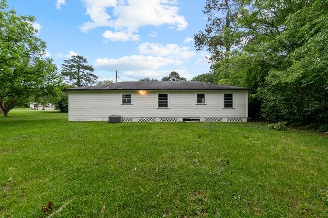Building Photo - 921 Duane Ave