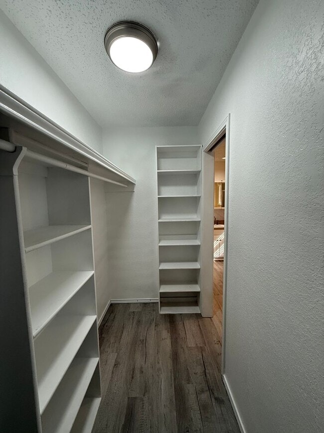 Building Photo - 4 Bed Brick Home! Zia School District! - Pets Welcome!!!