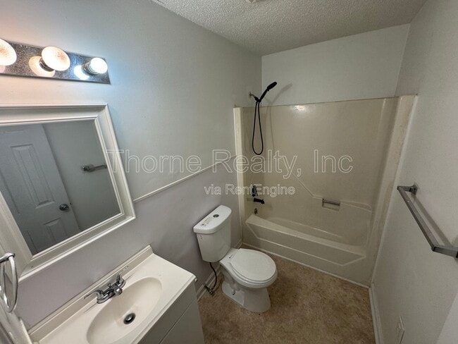 Building Photo - 914 Belvedere St