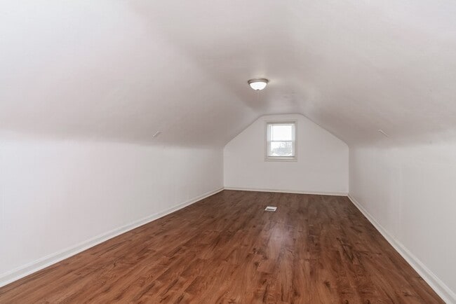 Building Photo - 1045 Ross Ave