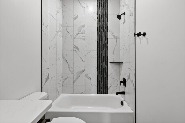 Building Photo - BRAND NEW TOWNHOME IN AMMON IDAHO 3 BED2.5 BATH WITH 2 STALL GARAGE