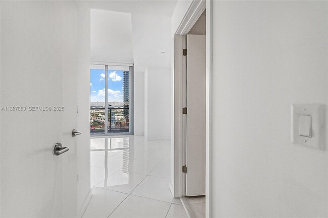 Building Photo - 851 NE 1st Ave