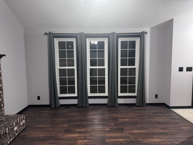 Building Photo - 12804 Olive St