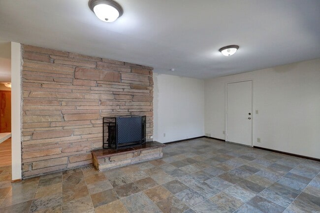 Building Photo - Beautifully Refinished 4BR 2BA Home on Lar...