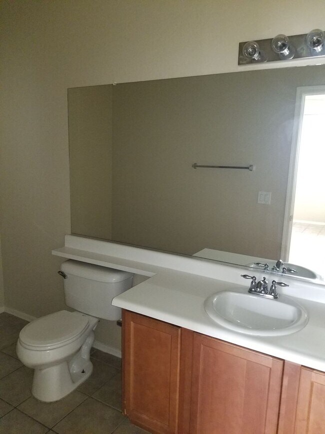 Building Photo - Spacious 3BD Home Near Downtown Phoenix & Major Freeways