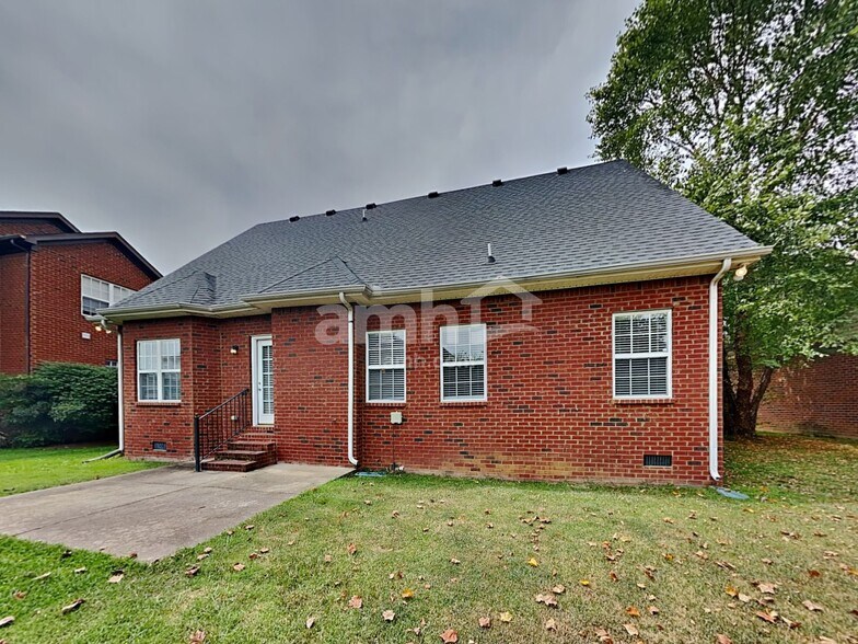Building Photo - 3043 Holderwood Dr