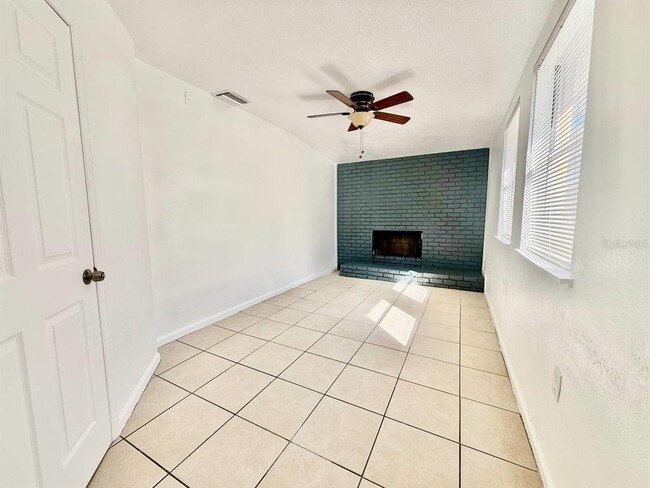 Building Photo - 1607 E Maple Ave