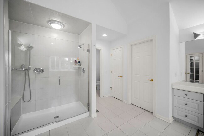 Building Photo - 36W244 Fieldcrest Dr