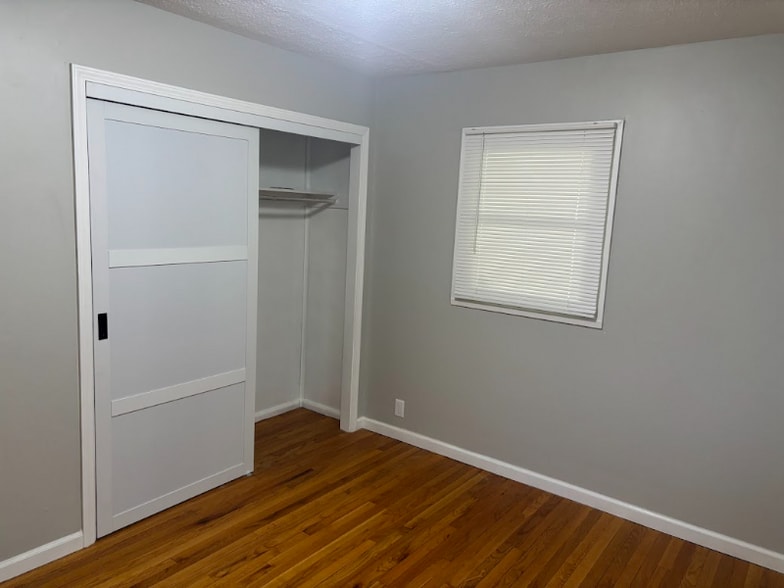 Building Photo - 1520 Kilbourn St