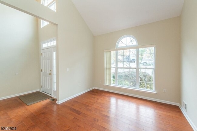 Building Photo - 36 Winding Hill Dr