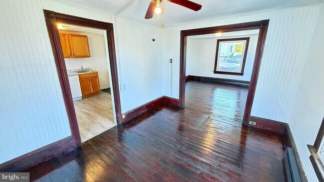 Building Photo - 6 Fern Ave