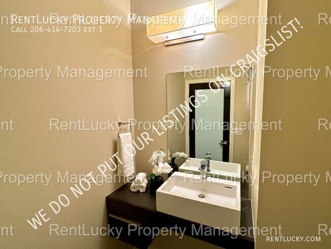 Building Photo - 34601 56th Ct S