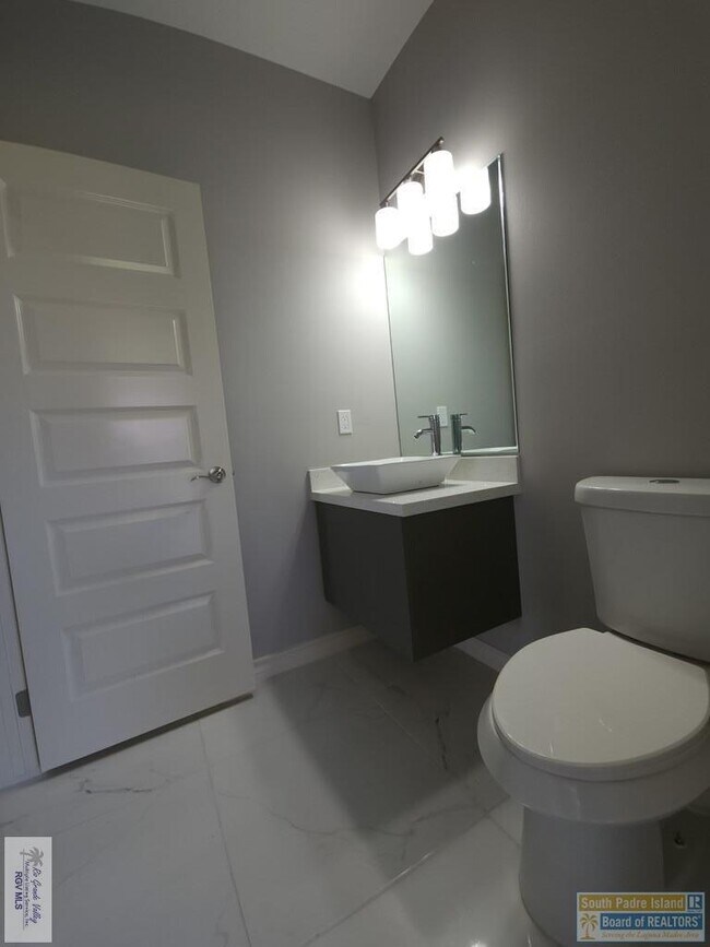 Building Photo - 108 Avenida Escandon