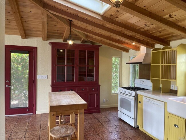 Building Photo - 124 Montego Key