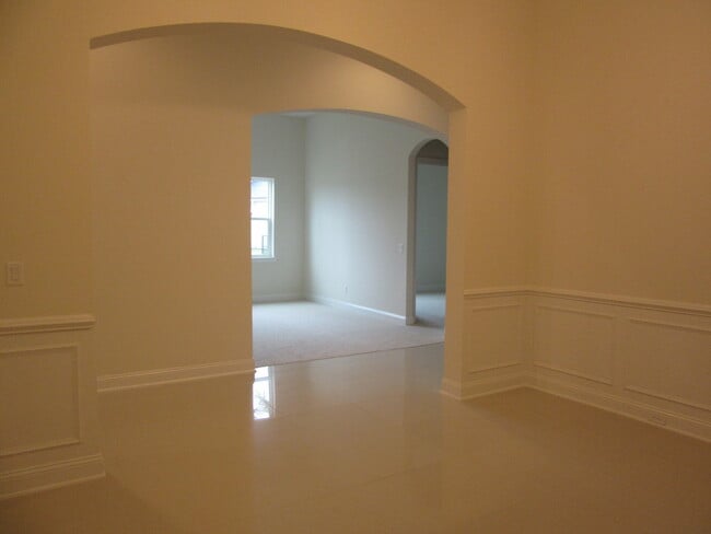 Building Photo - Beautiful 4B/3B plus office single family ...