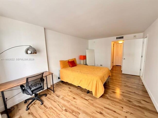 Building Photo - 6039 Collins Ave