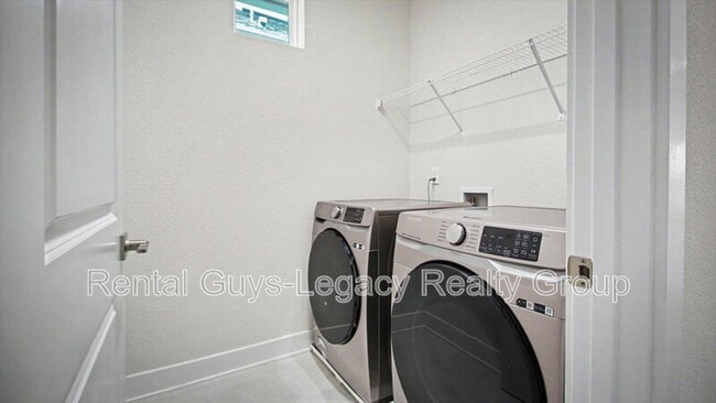 Building Photo - 409 Crestview Dr