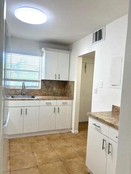 Building Photo - 5100 SW 64th Ave