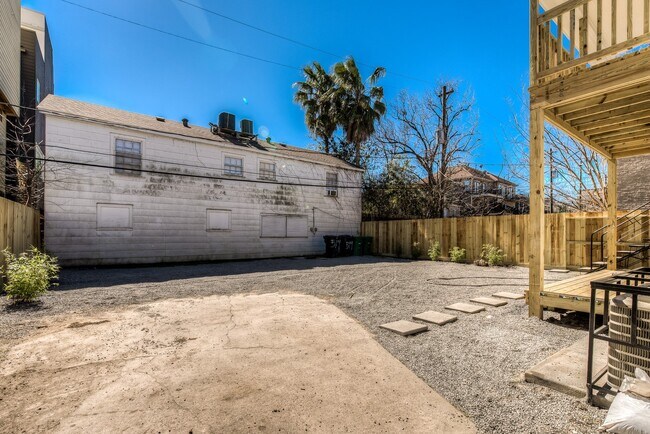 Building Photo - 519 W Clay St