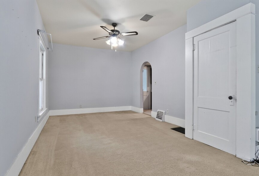 Building Photo - 688 9th St