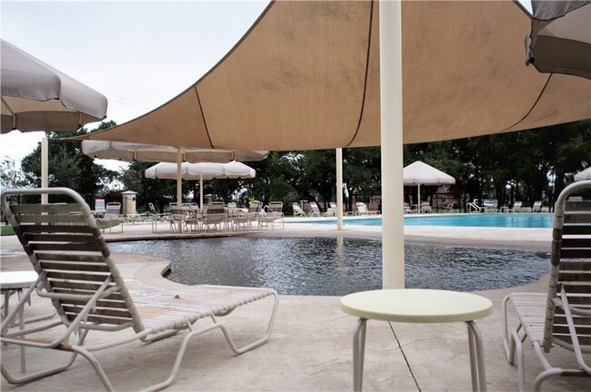 Building Photo - 2204 Old Sterling Rd