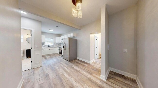 Building Photo - 1379 Roosevelt Pl