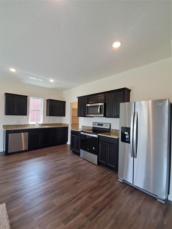 Building Photo - 712 Peach Tree Ln