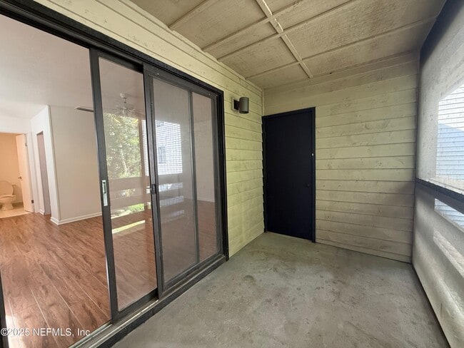 Building Photo - 1604 Arcadia Dr