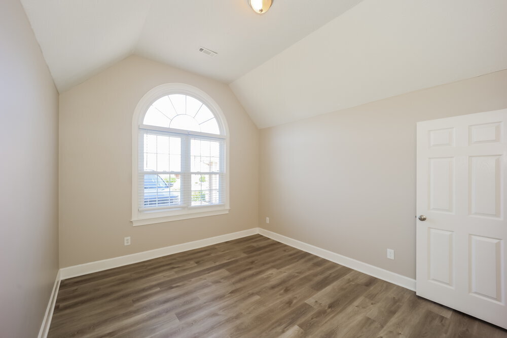 Building Photo - 385 Fairway Ct