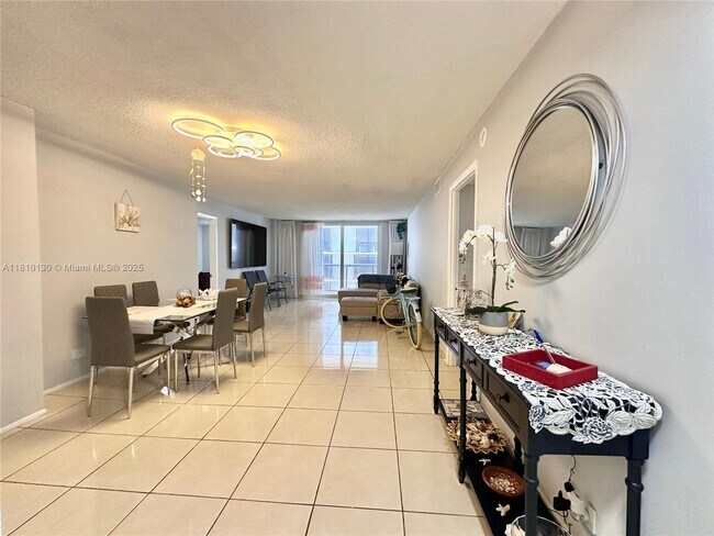 Building Photo - 6039 Collins Ave