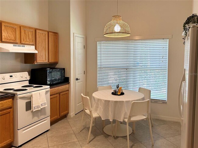 Building Photo - 585 Grand Canal Dr