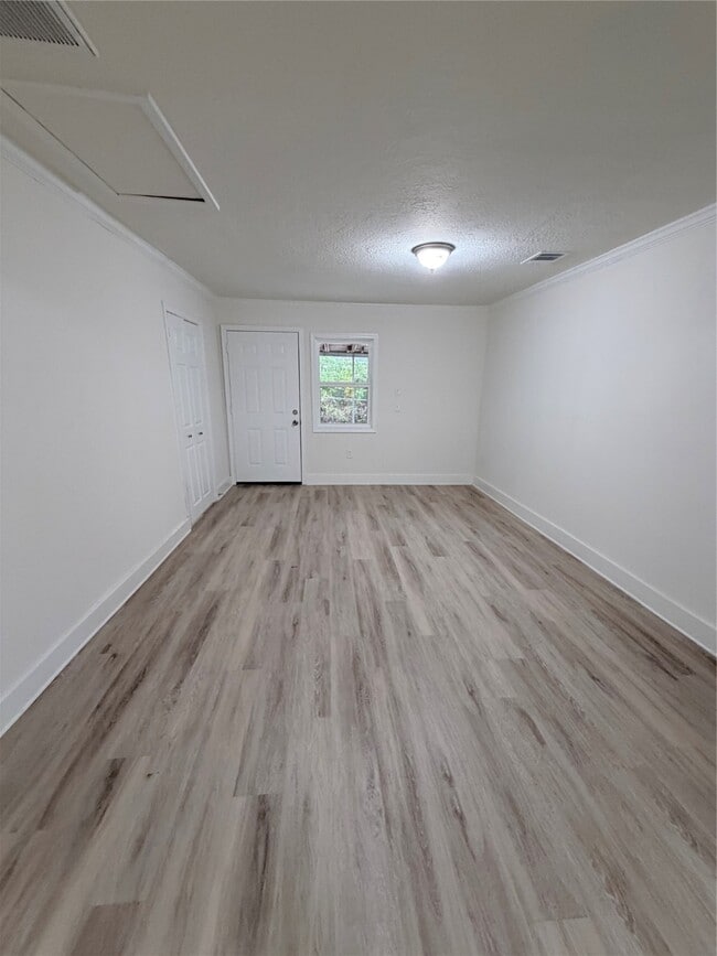 Building Photo - 5451 Oriole St