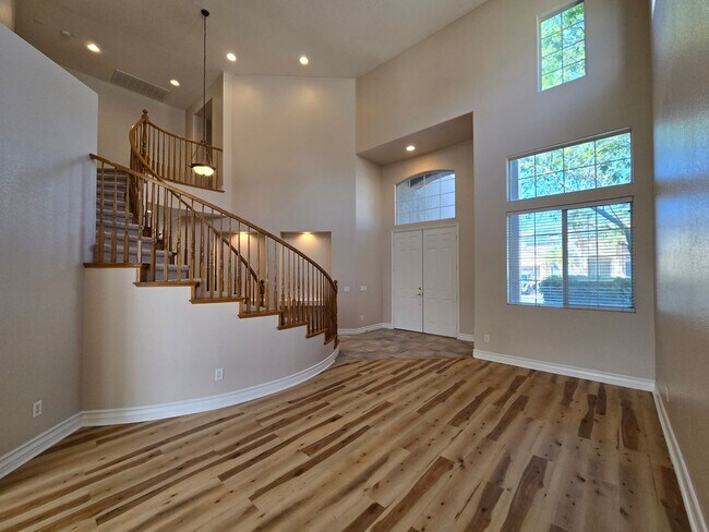 Building Photo - An Amazing NW Home! Over 3300 sq ft w/ pool & spa! Must see!