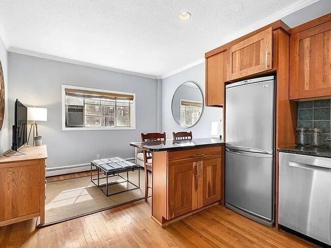 Building Photo - 511 Beacon St