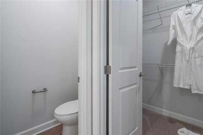 Building Photo - 622 Shallowford Rd