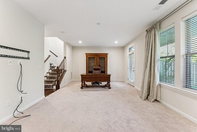 Building Photo - 43422 Robey Sq