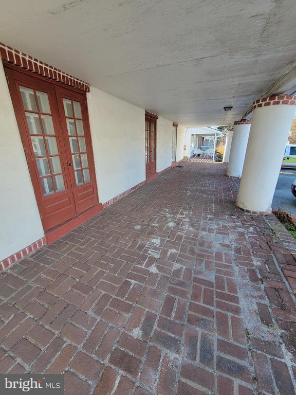 Building Photo - 317 Brower Ave