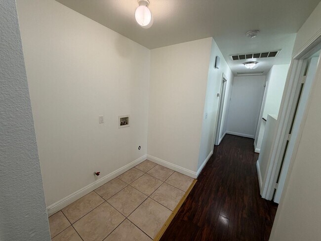 Building Photo - 79(633)